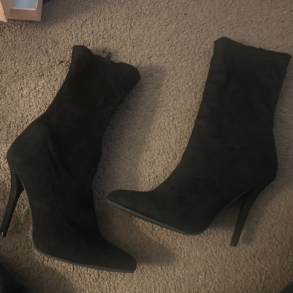 Black suede Women bootie heel